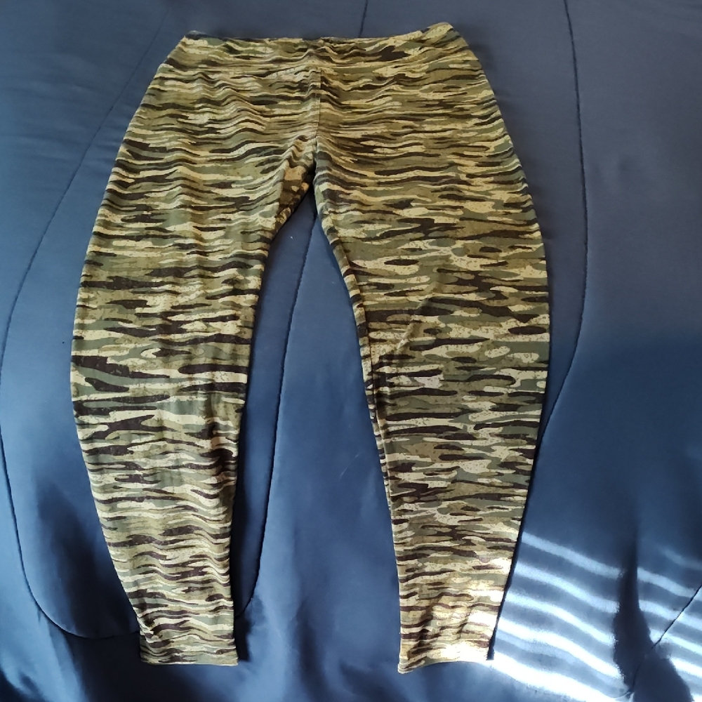 Camo Print Leggings in Olive Green